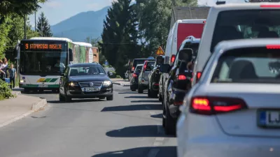 Opekarska cesta- 26.05.2017 - Ljubljana - zgoščen promet na ljubljanskih ulicah - gost promet z zastoji zaradi prometne konice - kolone vozil - prometni zastoj --   //FOTO: Bojan Velikonja