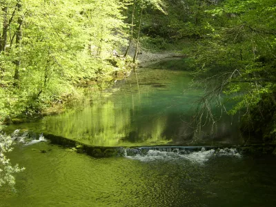 Divje jezero, Krajinski park Zgornja Idrijca, Idrija, turizem