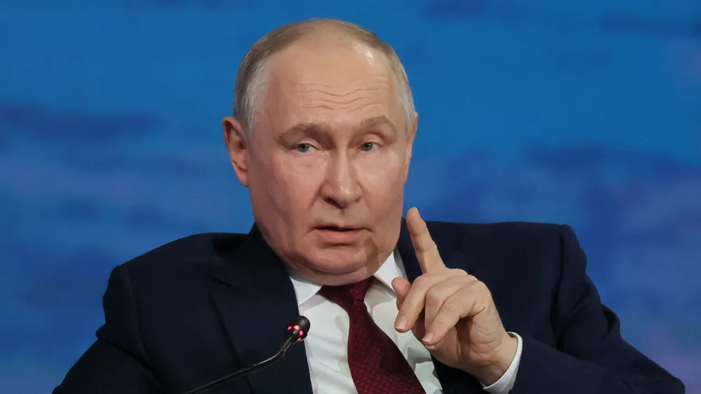 Russia's President Vladimir Putin attends a plenary session of the St. Petersburg International Economic Forum (SPIEF) in Saint Petersburg, Russia June 5, 2026. REUTERS/Anastasia Barashkova