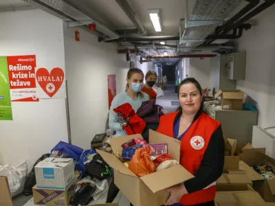 - 03.03.2022 &ndash; Logatec - Humanitarni center RKS - Rdeči križ Slovenije - zbiranje hrane in higienskih pripomočkov za begunce in prizadete iz Ukrajine &ndash; vojna v Ukrajini &ndash; osmi dan voja&scaron;ke agresije Rusije na Ukrajino &ndash; humanitarna pomoč //FOTO: Luka Cjuha. / Foto: Luka Cjuha