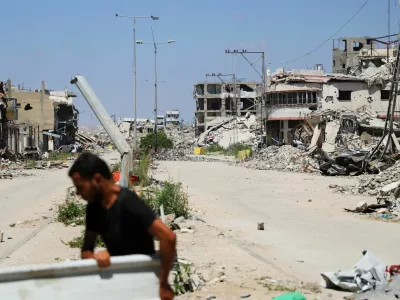 Yellow concrete blocks mark the "yellow zone"under Israeli military control, as seen from Al-Tuffah in Gaza City, June 15, 2026. REUTERS/Ebrahim Hajjaj / Foto: Ebrahim Hajjaj