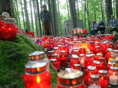 - spominska slovesnost z ma&scaron;o v spomin žrtvam komunističnega nasilja med in po drugi svetovni vojni na Slovenskem, ki jo pripravlja Nova slovenska zaveza; grobi&scaron;če ob breznu pod Krenom - Kočevski rog     /FOTO: Luka Cjuha