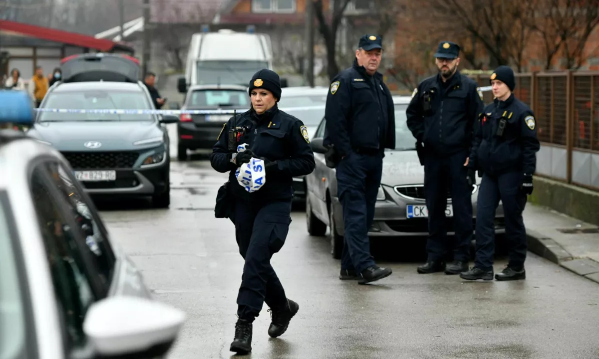Po krvavem napadu na bivšo partnerko in svakinjo je pobegnil, dva dni kasneje pa so ga, oboroženega z nožem,  pištolo in puško, prijeli v naselju Bistrica na območju Črenšovcev.