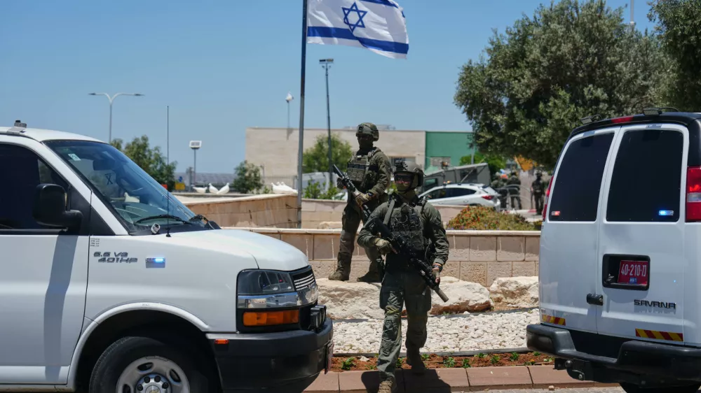 Israeli security forces are deployed at the scene of a shooting attack carried out by a Palestinian citizen of Israel near Tzur Yitzhak in central Israel, Sunday, June 7, 2026. (AP Photo/Ariel Schalit)