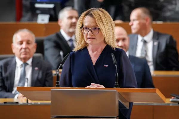Ljubljana, drzavni zbor.Zaprisege ministrov nove vlade.Nova ministrica za okolje in prostor Polona Rifelj.