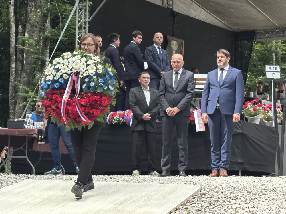 Kocevski rog, Brezno pod Macesnovo Gorico.Spominska slovesnost z maso.