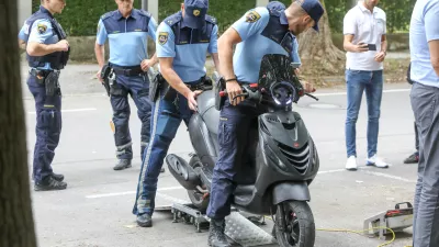 11.7.2025 - policija, nadzor prometa, lahka motorna vozila, skuter, moped, varnost v prometruFoto: Luka Cjuha