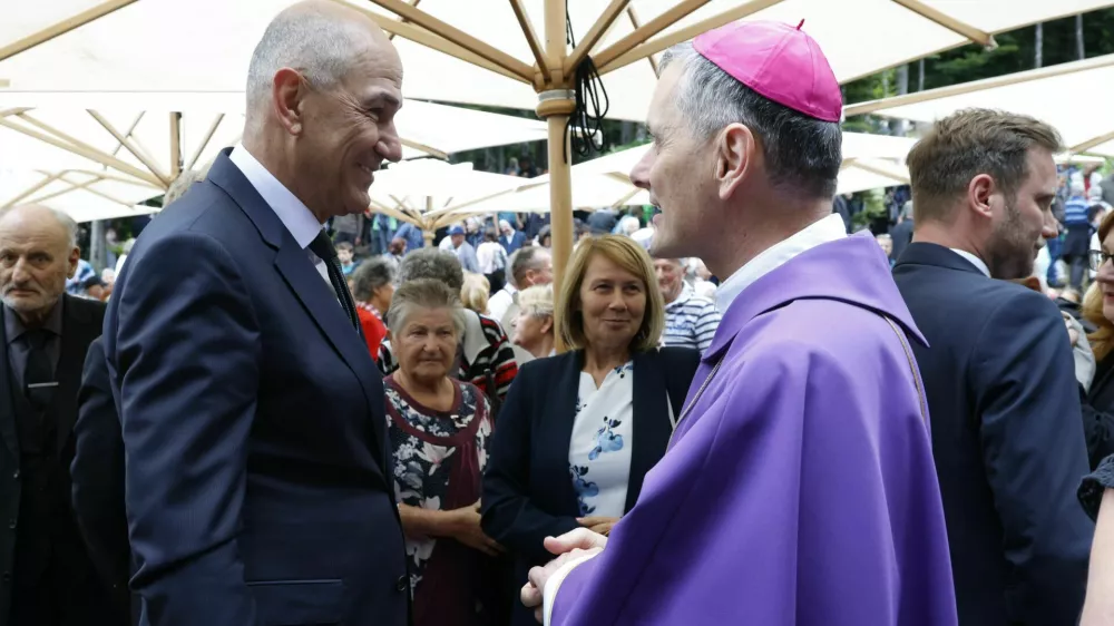Slovenija, Ko?evski Rog, 06.06.2026, 06.junij 2026,Ma?a s spominsko slovesnostjo v Ko?evskem Rogu pri breznu pod Macesnovo gorico. Janez Jan&scaron;a Andrej Saje,Foto:Borut ?ivulovi?/ F.A.BOBO