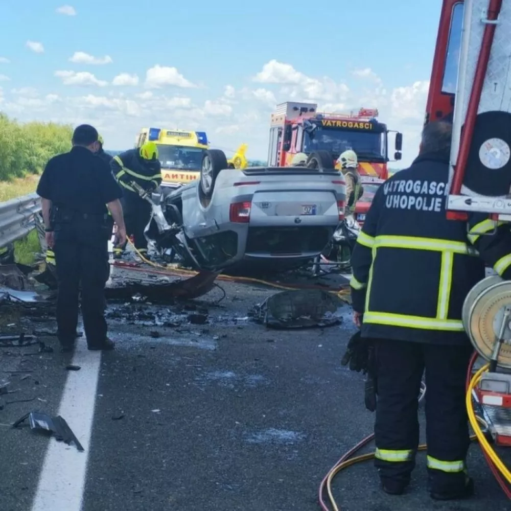 V silovitem trčenju avtov so umrli &scaron;tirje ljudje.