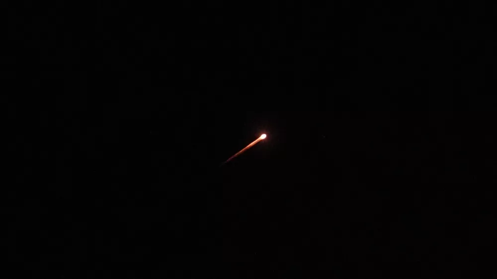 RAMALLAH, PALESTINE - JUNE 7: Missiles launched from Iran toward Israel are seen in the sky over the West Bank city of Ramallah, Palestine, on June 7, 2026. Sirens sounded in several regions across northern Israel due to the missile attack, which followed an Israeli strike on the Lebanese capital, Beirut. Issam Rimawi / AnadoluNo Use USA No use UK No use Canada No use France No use Japan No use Italy No use Australia No use Spain No use Belgium No use Korea No use South Africa No use Hong Kong No use New Zealand No use Turkey