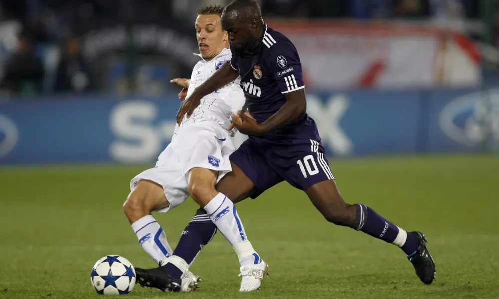 Real Madrid's Lassana Diarra, right, is challenged by Auxerre's Captain Benoit Pedretti during their Champions League soccer match at L'Abbe Deschamps stadium in Auxerre, central France, Tuesday, Sept. 28, 2010. (AP Photo/Francois Mori)
