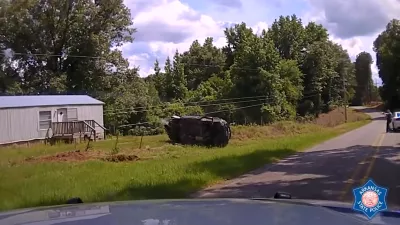 Pregon se je končal s prevrnjenim avtomobilom. / Foto: Arkansas State Police