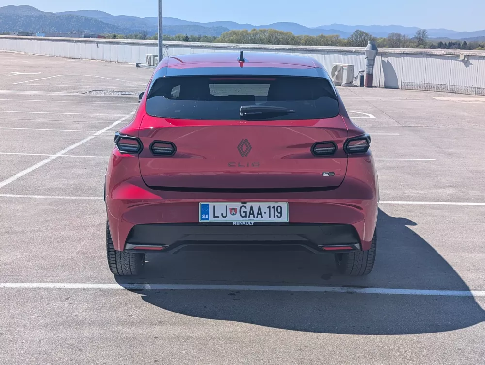 Renault clio full hybrid e-tech 160 espirit alpine. 
