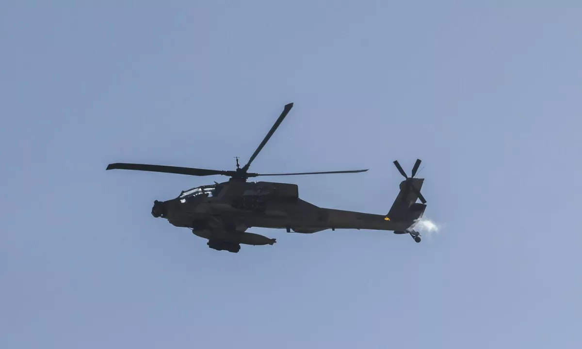 Pri Hormuški ožini strmoglavil ameriški helikopter, pilota rešili