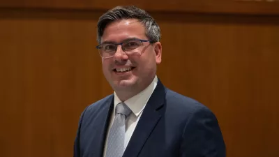 Ljubljana, DZ.Izredna seja DZ, na kateri so med drugim po nujnem postopku odlocali o noveli zakona o drzavni upravi ter glasovali o odlocitvi kolegija, da se predloga sprememb zakona o delovnih razmerjih in zakona o lokalnih volitvah obravnavata po skrajsanem postopku.Poslanec NSi Andrej Cernigoj.