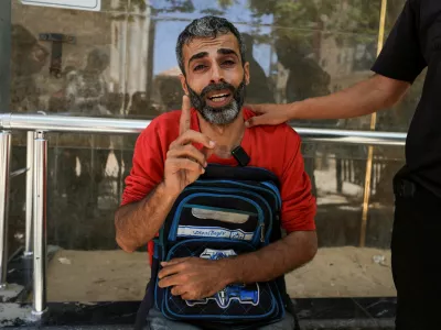 Palestinian father Youssef Salman mourns as he carries the school bag of his eight-year-old son Jad, who was killed in an Israeli strike on the Jabalia refugee camp, according to medics, at Al-Shifa hospital in Gaza City, June 8, 2026. REUTERS/Dawoud Abu Alkas   TPX IMAGES OF THE DAY