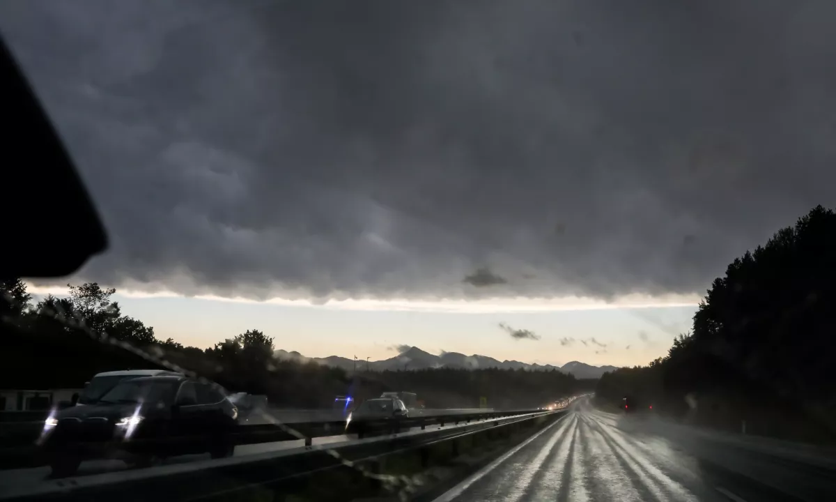 Proti večeru se bodo v severni Sloveniji začele po