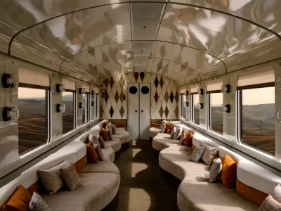 Orient ekspres Dolce Vita je sodoben vlak, a opremljen v slogu obdobja &raquo;dolce vita&laquo;: medeninasti detajli, lesene obloge, bogate tkanine in elegantno pohi&scaron;tvo &hellip; / Foto: Profimedia
