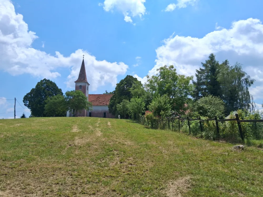 &raquo;Tu, v miru, je delati veliko prijetneje kot v dolinskem živžavu&laquo;
