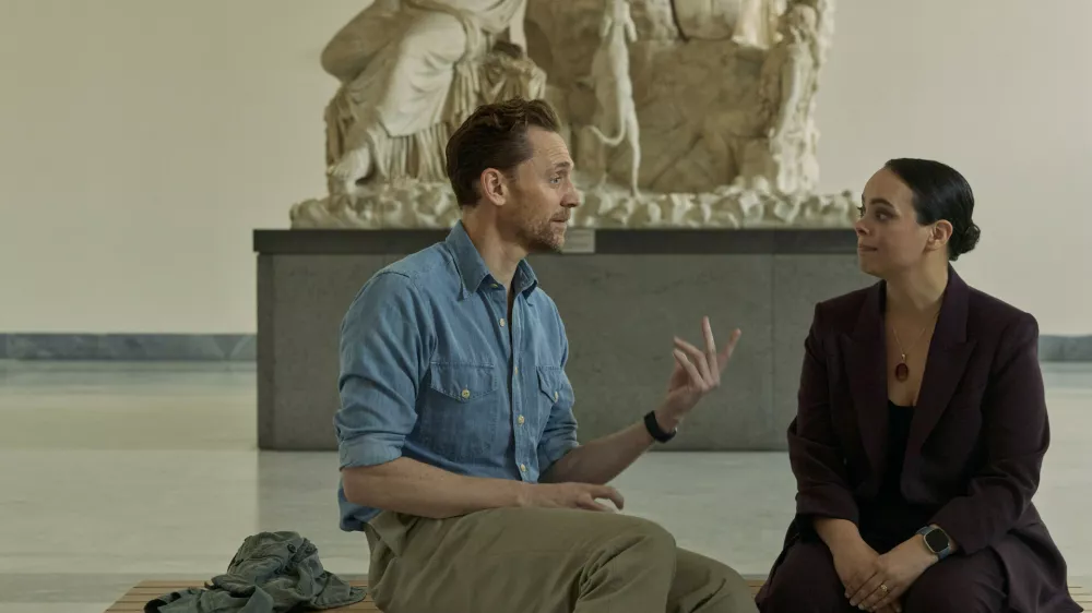 Tom Hiddleston and Dr. Sarita Robinson discuss the history of Pompeii from inside the National Archaeological Museum of Naples. (National Geographic/Paolo Verzone) / Foto: Paolo Verzone