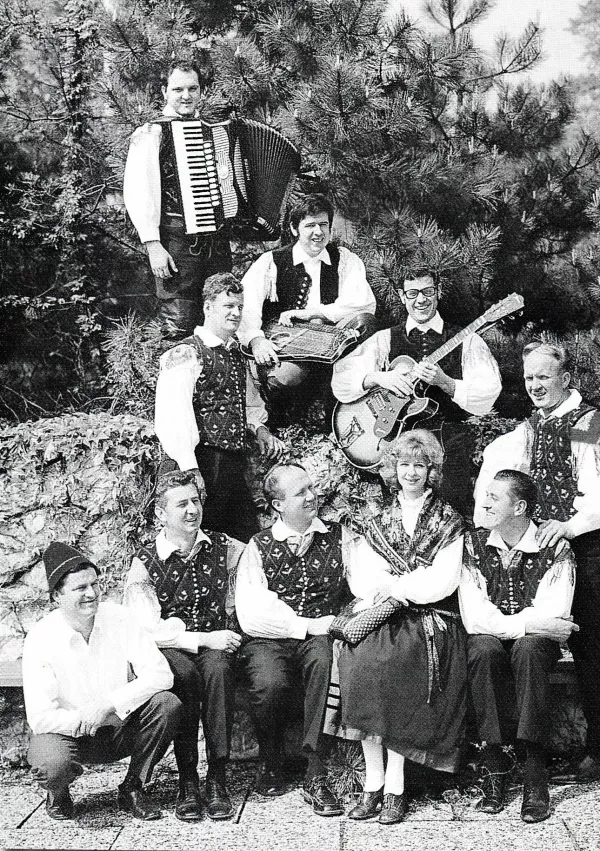Ansambel Miha Dovžana z Ivanko Kra&scaron;ovec in Gorenjci / Foto: Arhiv