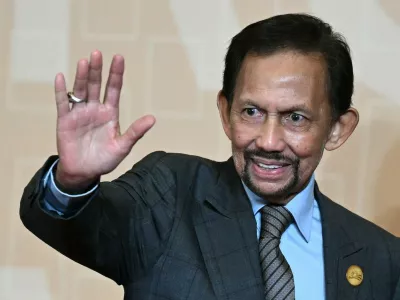 Sultan of Brunei Haji Hassanal Bolkiah waves upon arrival at the APEC Economic Leaders' Meeting (AELM) at the Convention Centre in Lima, on November 16, 2024.,Image: 935157765, License: Rights-managed, Restrictions:, Model Release: no / Foto: Profimedia