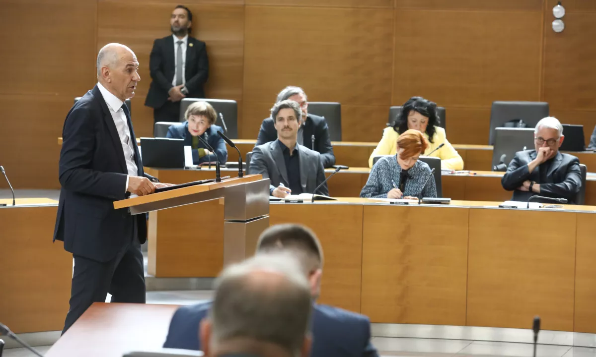 Partnerstvo na čakanju: SD brez dokumenta, Resnica brez odločitve
