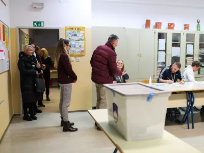 - Osnovna &scaron;ola Komenda Moste- 04.12.2022 - Lokalne volitve 2022 - drugi krog - volitve župana //FOTO: Bojan Veliknja