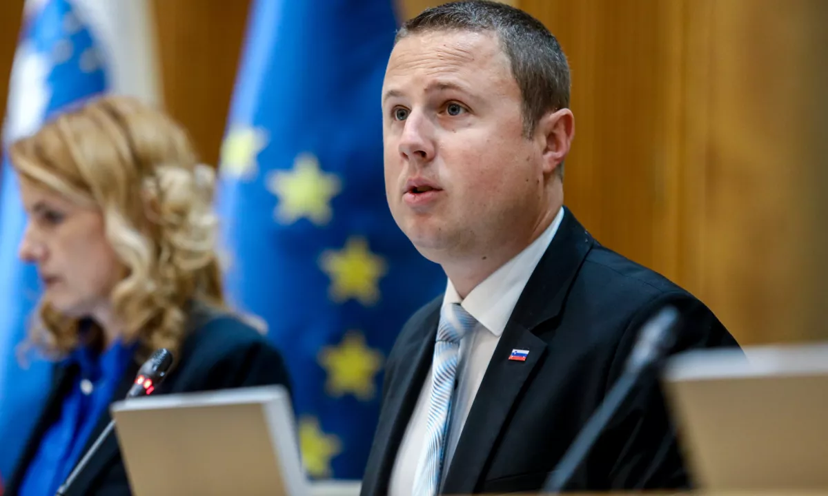 Mahnič vztraja, da ni izdajal tajnih podatkov