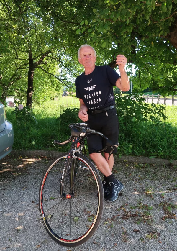 Konrad Merlak, kolesar na maratonu Franja vse od začetka 1982, do leta 2026 prevozil 44 Franij / Foto: Nata&scaron;a Bucik Ozebek