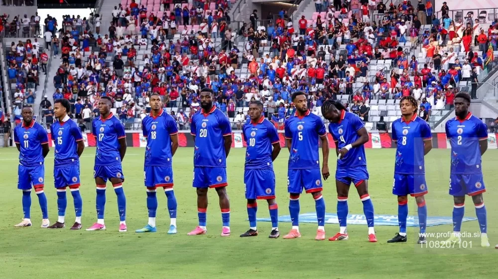June 5, 2026, Miami, Florida, USA: The Haiti starting eleven line up for the national anthem prior to the International friendly soccer match between Haiti and Peru.,Fotografija: 1108207101, Licenca: Rights-managed, Omejitve:, Izdaja modela: no 