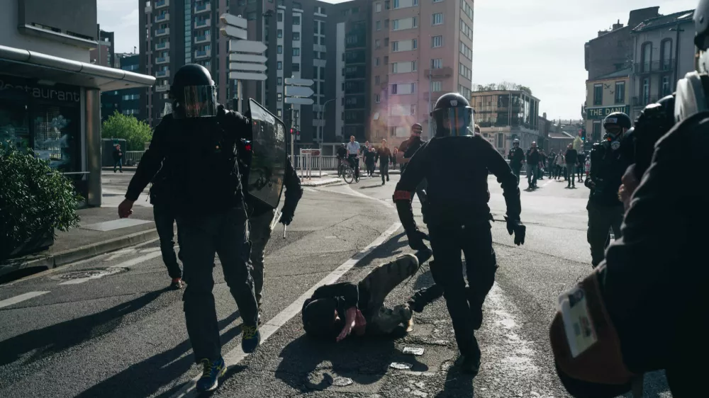 23 March 2019, France, Toulouse: Riot Police clash with protesters during the Yellow Vests movement protest against the French government. Photo: Pierre Berthuel/Le Pictorium Agency via ZUMA/dpa