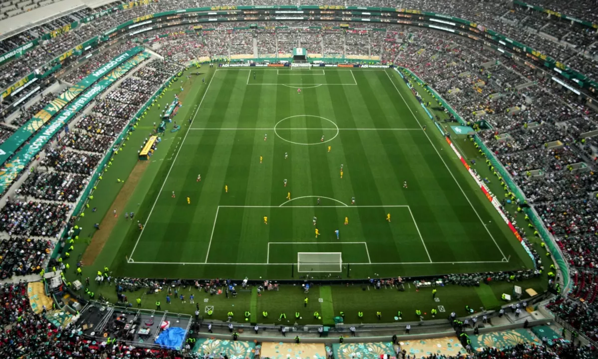 Prvi pisk v Mehiki: na legendarnem stadionu Azteca se je začel mundial