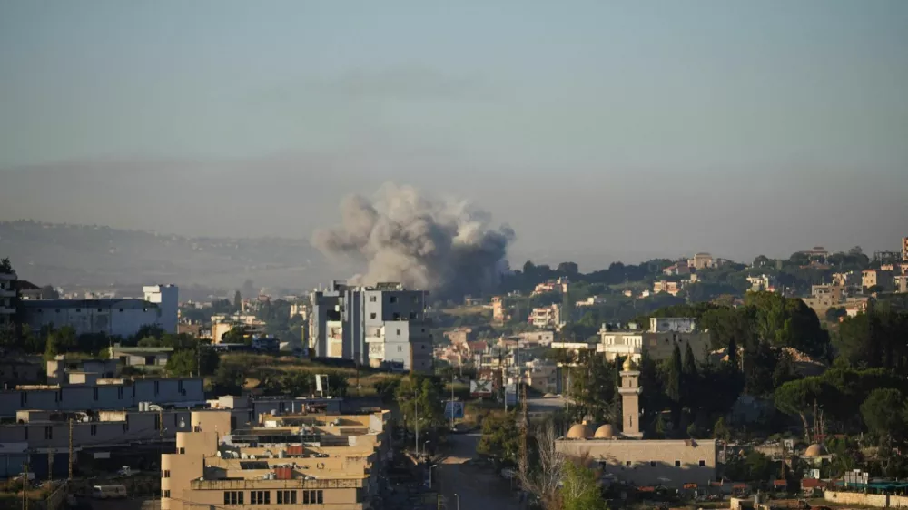 Smoke billows from southern Lebanon following an Israeli strike, as seen from Nabatieh, Lebanon, June 5, 2026. REUTERS/Stringer