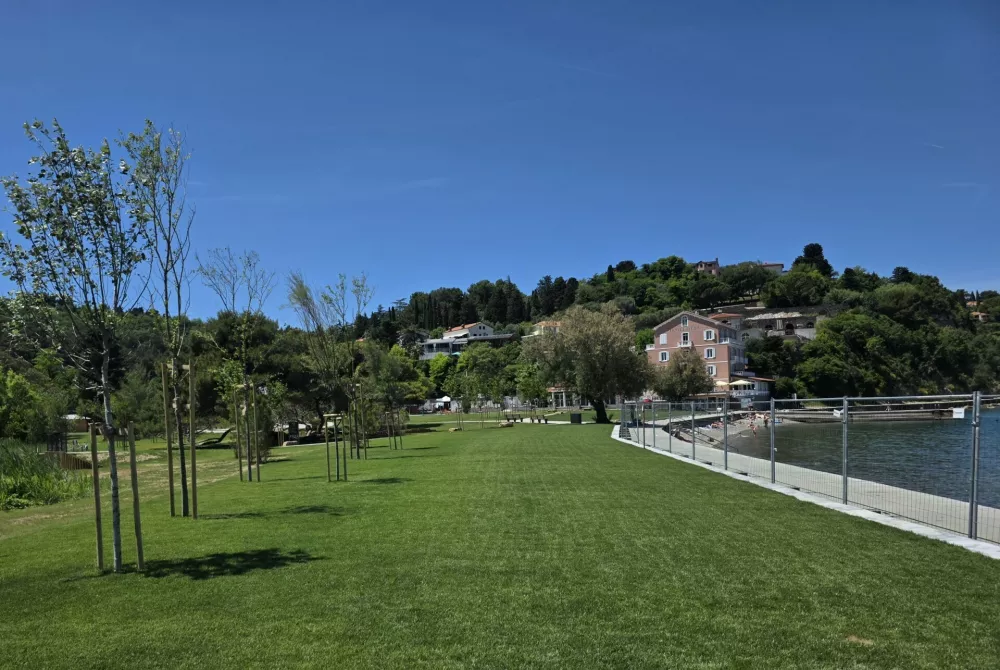 plaža Fiesa, občina Piran, urejanje, gradbi&scaron;če / Foto: Katja Gle&scaron;čič 