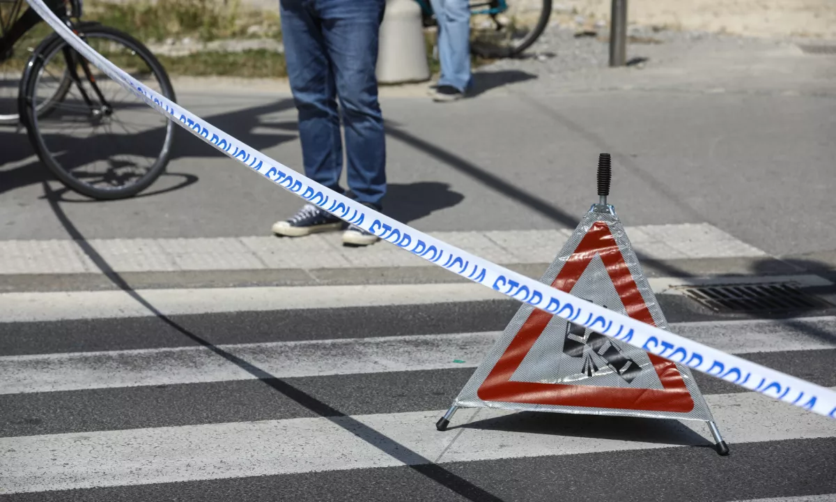 Zaradi prometne nesreče na križišču Vojkove in Baragove ceste v Ljubljani oviran promet