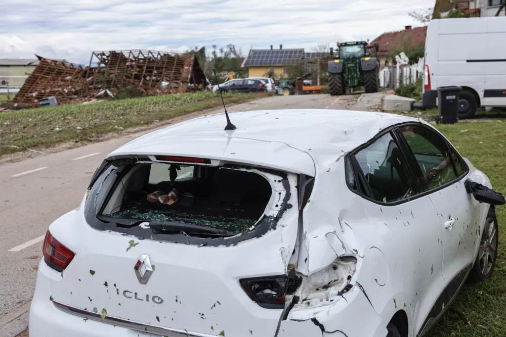 - 11.06.2026 - neurje in močan veter je povzročil ogromno gmotne &scaron;kode v Komendi in Klancu pri Komendi//FOTO: Jaka Gasar / Foto: Jaka Gasar