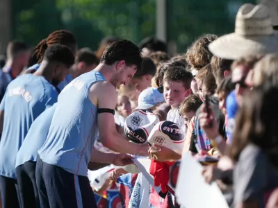 Soccer Football - FIFA World Cup 2026 - England Training - Swope Soccer Village, Kansas City, Missouri, U.S. - June 13, 2026 England's Declan Rice signs autographs during training IMAGN IMAGES via Reuters/Jay Biggerstaff