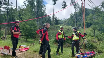 GRS, gorski reševalci, prikaz reševanja. Foto: Tina Jereb