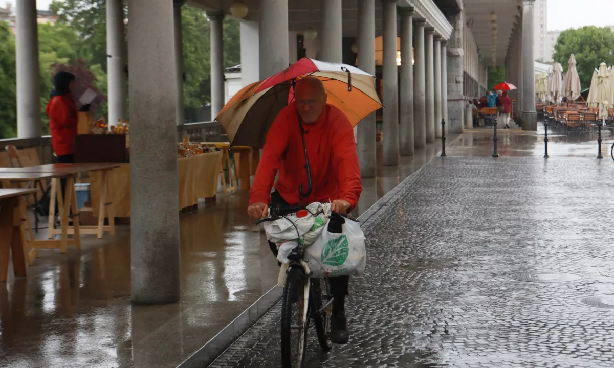 Danes še plohe in nevihte, od srede naprej vse bolj sončno in vroče