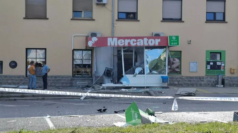V Bertokih so razstrelili bankomat. 