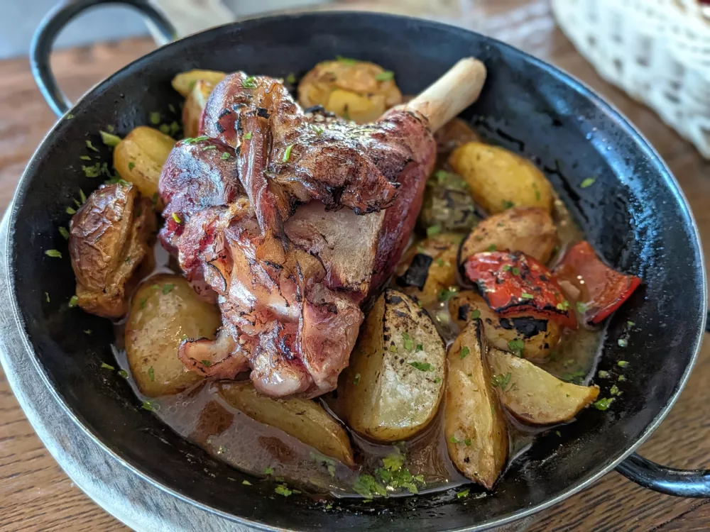 Svinjska krača, Restavracija Ponvica