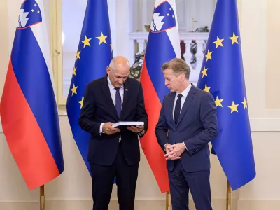 Ljubljana, vlada.Izjava za medije odhajajocega in novega predsednika vlade Roberta Goloba ter Janeza Janse.