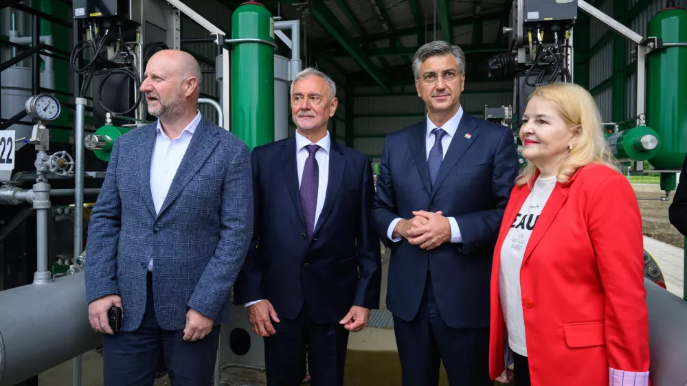 Odprtje plinovoda. Željko Kolar, Ivica Arar, Andrej Plenković, Daria Krsticević. Foto: PIXSELL