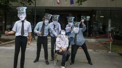 Janez Janša - maska15.6.2026 - Protestna akcija - Prva javna preiskava politične policije. Podpis proti politični policijiFoto: Luka Cjuha