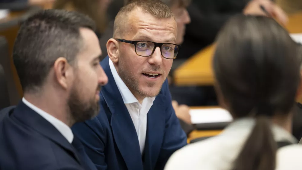 Domači gradbinci z re&scaron;ilnim obročem za poslanca