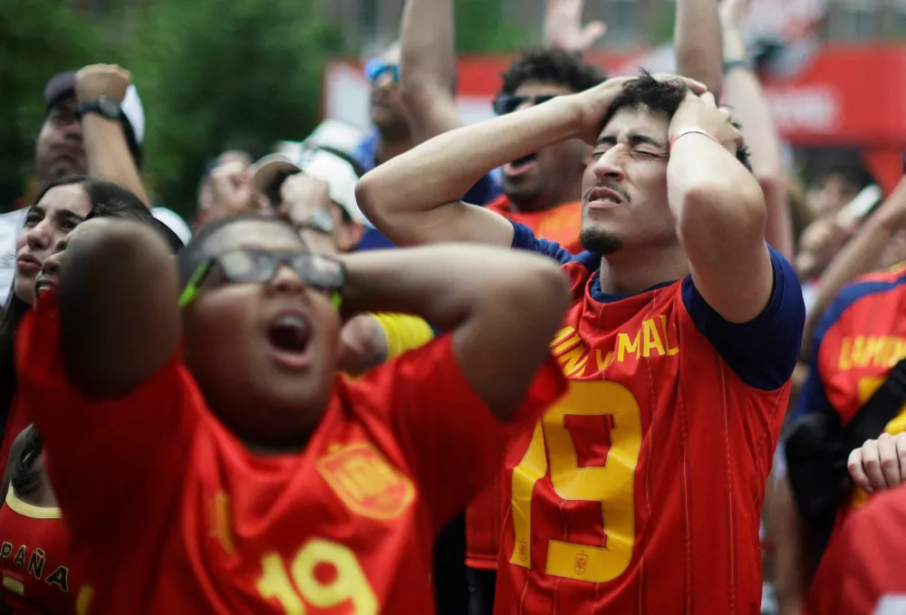 Soccer Football - FIFA World Cup 2026 - Group H - Spain v Cape Verde - Fans gather in Boston - Boston, Massachusetts, U.S. - June 15, 2026 Spain fans react as they watch the match at a fan zone in Boston REUTERS/Pilar Olivares   TPX IMAGES OF THE DAY