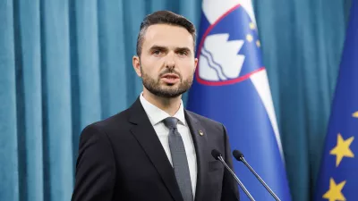 Ljubljana, vlada.Novinarska konferenca po posvetu vodij parlamentarnih strank, ki ga je gostil predsednik vlade Robert Golob.Predsednik poslanske skupine NSi Matej Tonin.