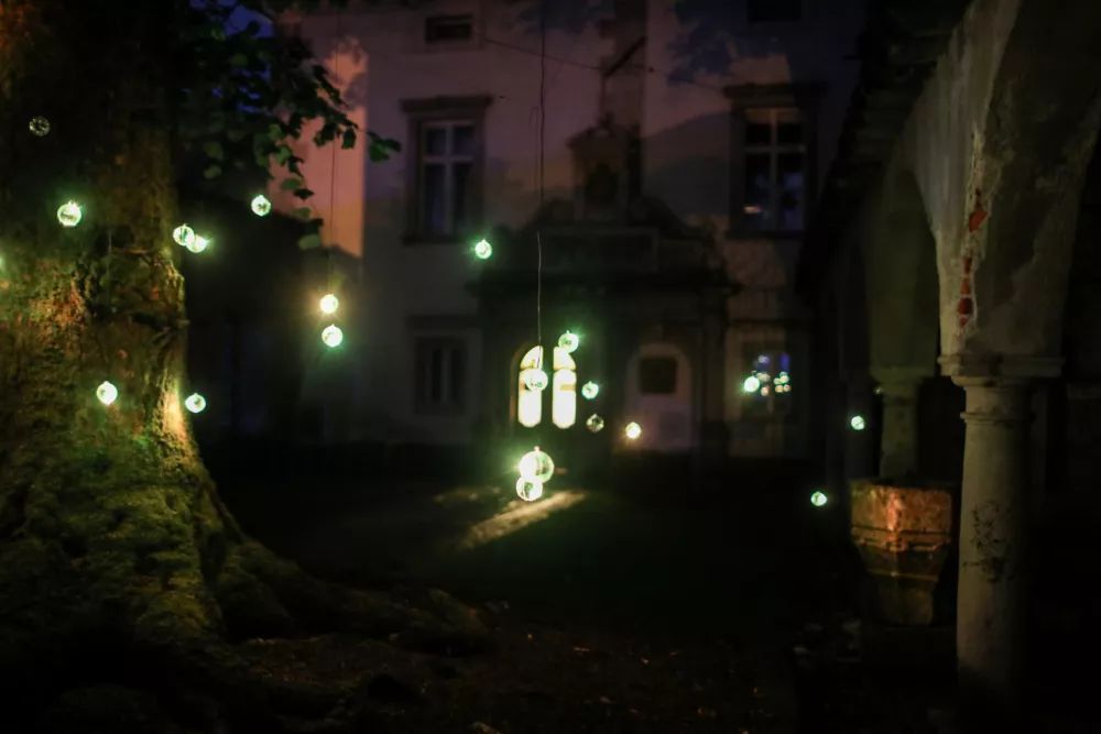 - Matjaž Pogačnik, JakobLavrič, Vrt ob Križevni&scaron;ki cerkvi,- 10.06.2026. - Festival Svetlobna Guerila, Raznolikosti, 2026.//FOTO: Bojan Velikonja 