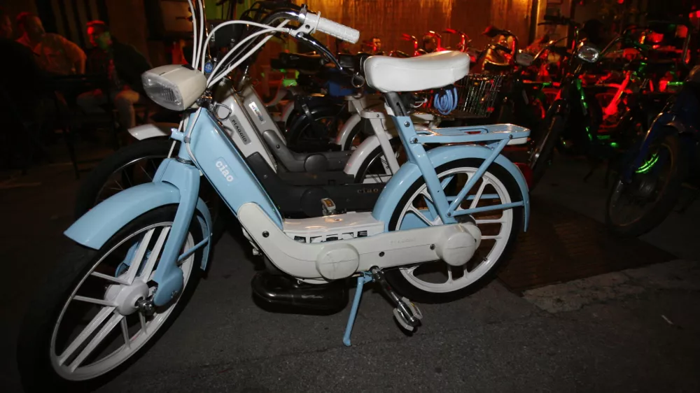 Piaggio Ciao, kolo s pomožnim motorjem//FOTO: Bojan Velikonja  OPOMBA: ZA OBJAVO V ČASOPISU DNEVNIK